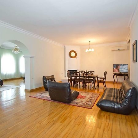 Apartment On Gorgiladze 25 Батуми Екстериор снимка