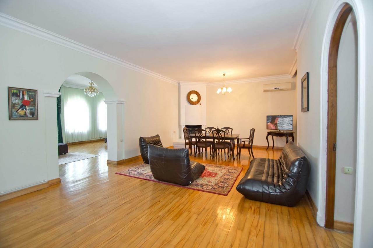 Apartment On Gorgiladze 25 Батуми Екстериор снимка