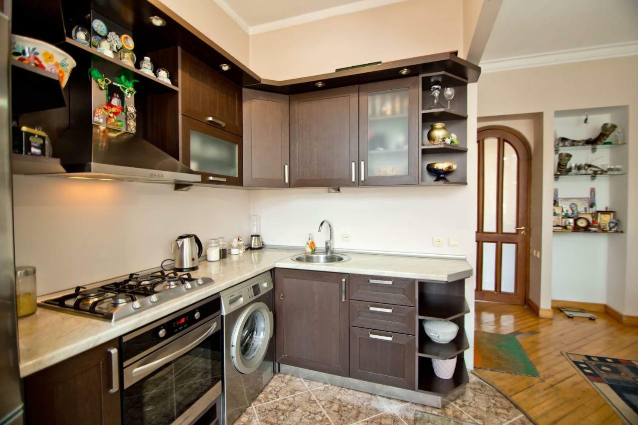 Apartment On Gorgiladze 25 Батуми Екстериор снимка