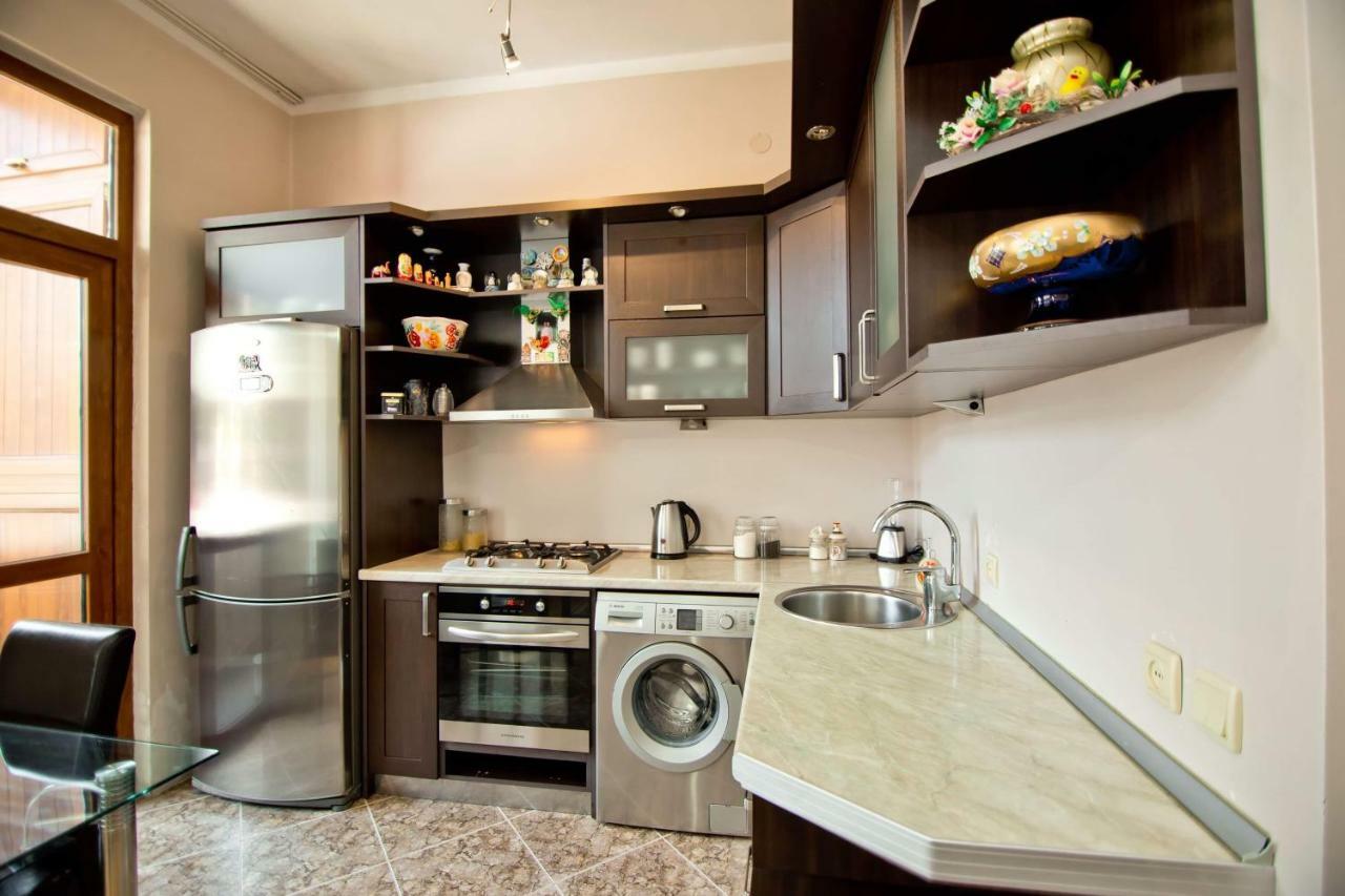 Apartment On Gorgiladze 25 Батуми Екстериор снимка