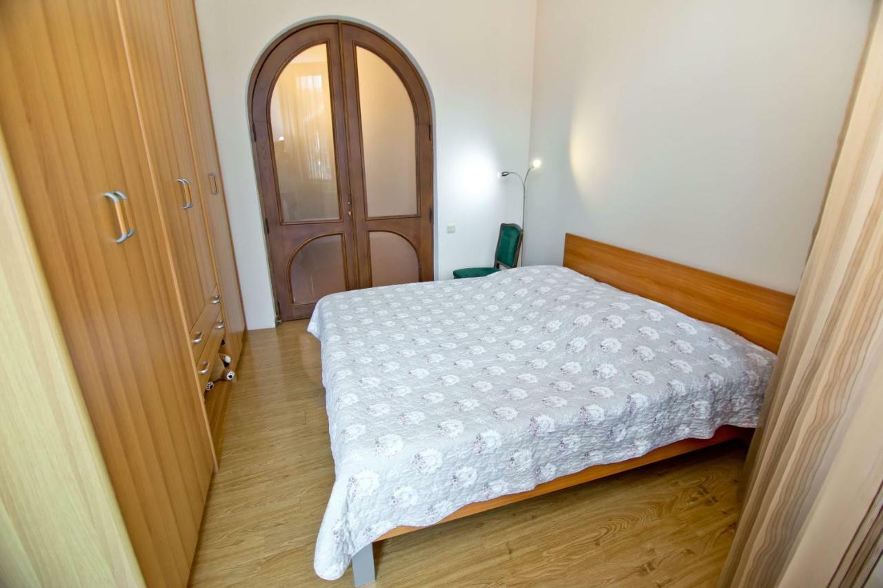 Apartment On Gorgiladze 25 Батуми Екстериор снимка