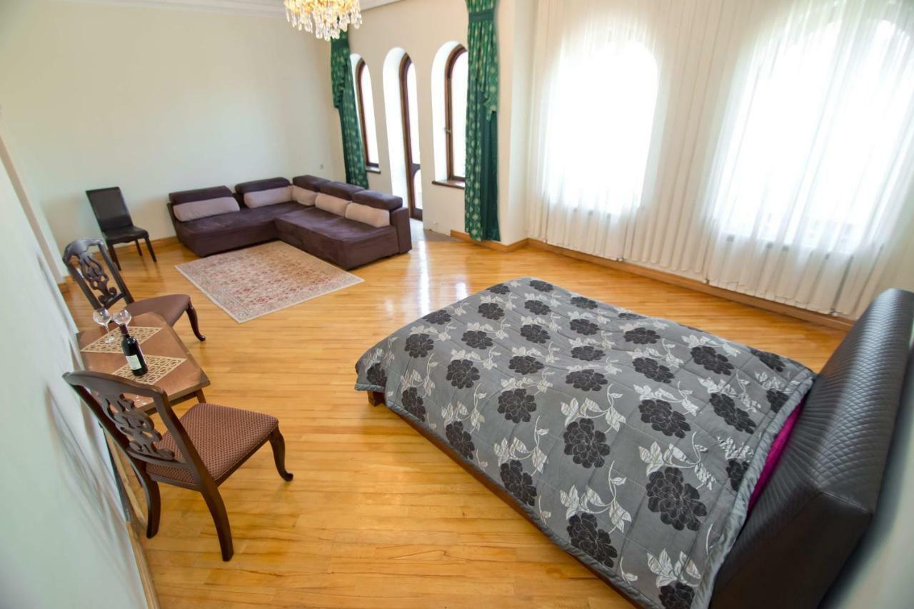 Apartment On Gorgiladze 25 Батуми Екстериор снимка