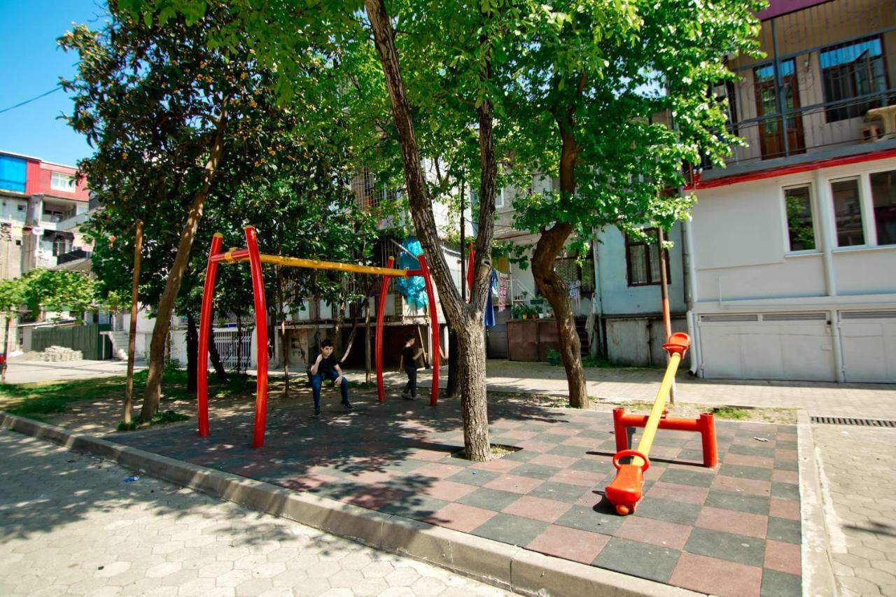 Apartment On Gorgiladze 25 Батуми Екстериор снимка