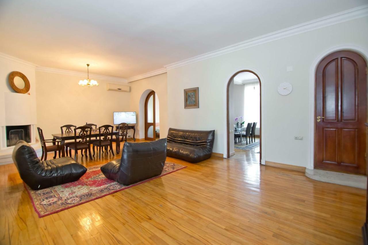 Apartment On Gorgiladze 25 Батуми Екстериор снимка