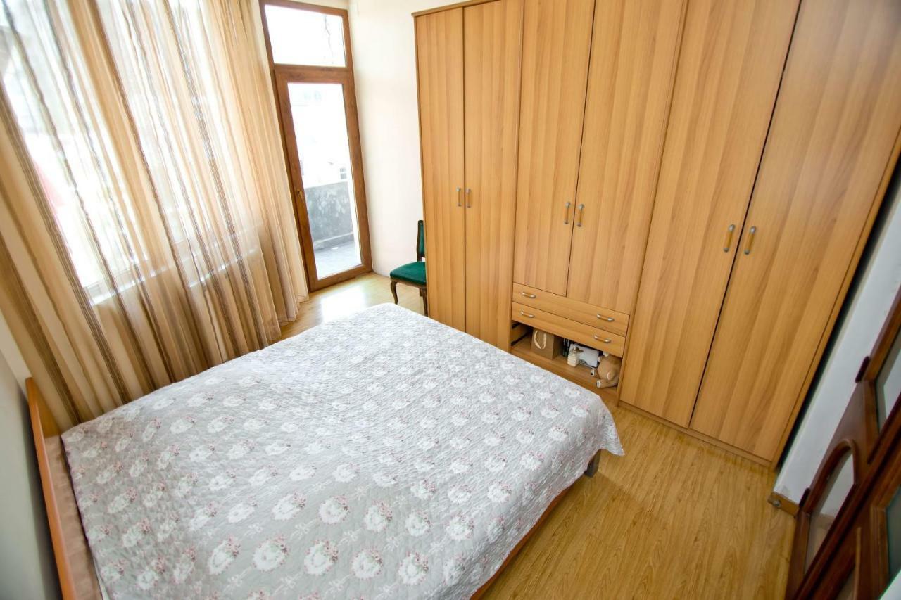 Apartment On Gorgiladze 25 Батуми Екстериор снимка