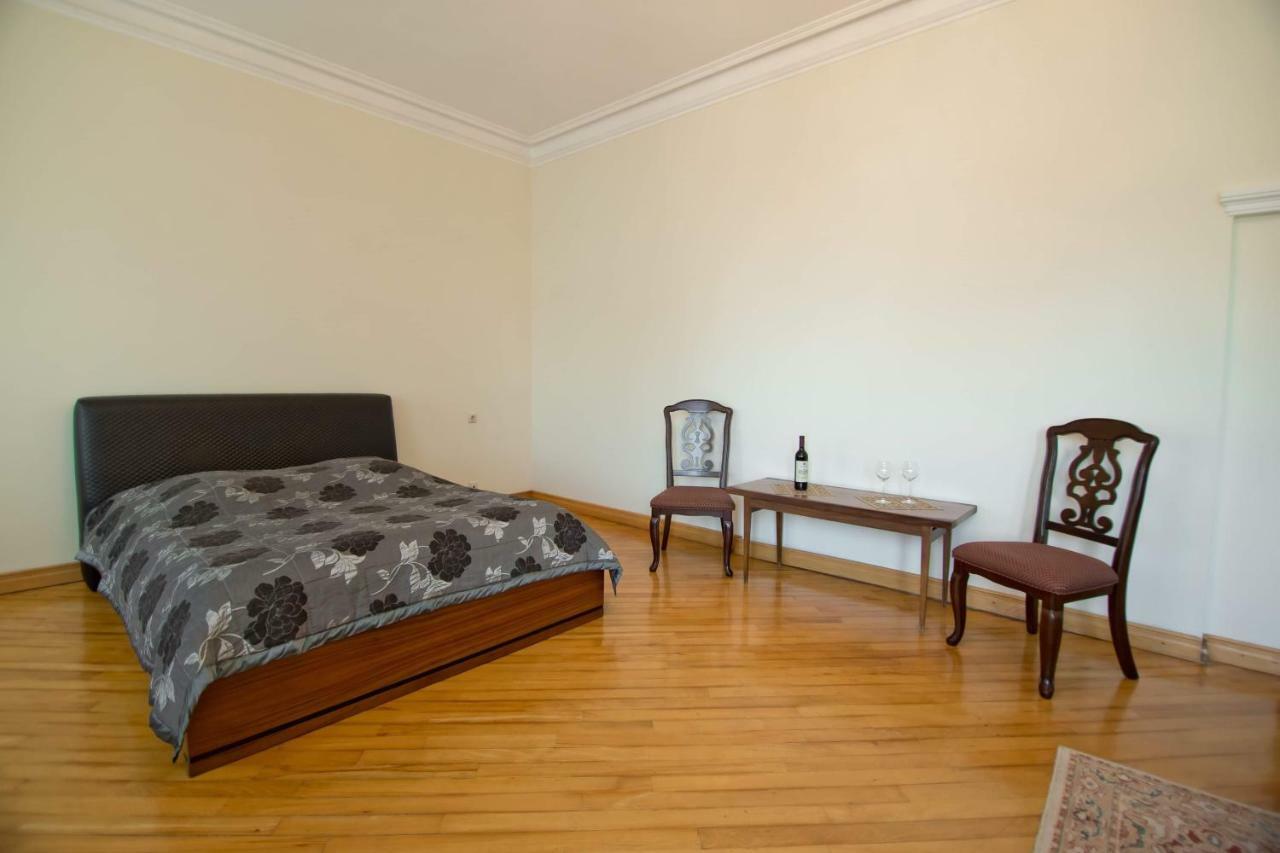 Apartment On Gorgiladze 25 Батуми Екстериор снимка