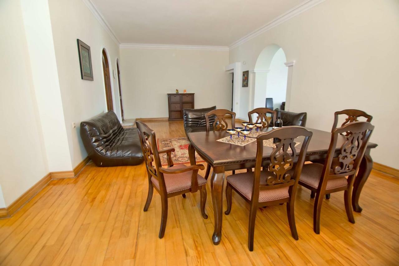Apartment On Gorgiladze 25 Батуми Екстериор снимка